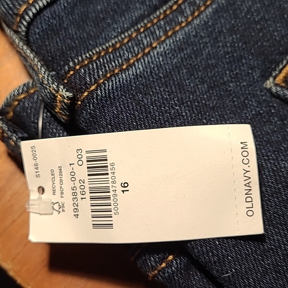 Old Navy Rockstar Super Skinny Jeans - Picture 2 of 6